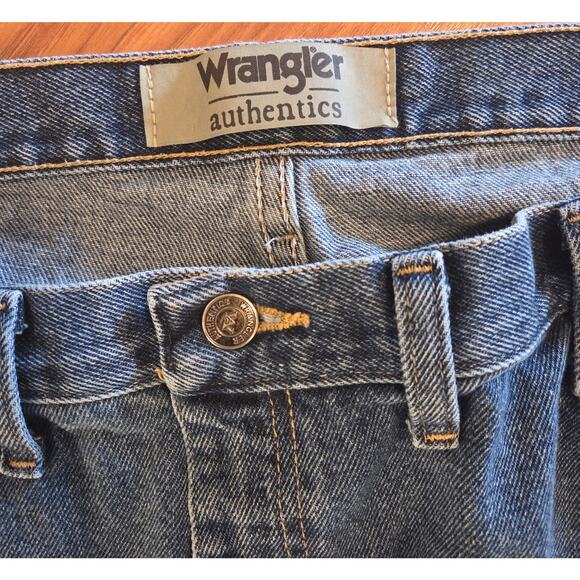 Wrangler Men's Jeans - Blue - Size 44x29 - Great Condition! - Picture 5 of 6